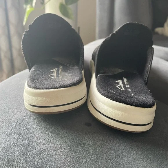 EUC Clarks Slip-on Cloudsteppers Black Size 7.5 M - so nice! - Picture 3 of 7